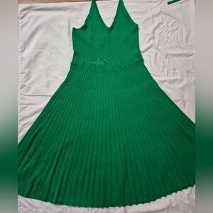 Bright Emerald Green Sleeveless Open Back Pleated Knit Dress